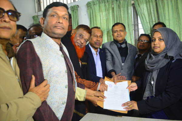 মিলনের পক্ষে মনোনয়ন ফরম উত্তোলন