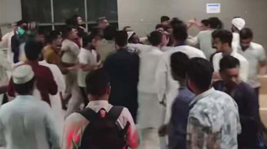 শাহবাগে এনসিপির দুই গ্রুপের সংঘর্ষ