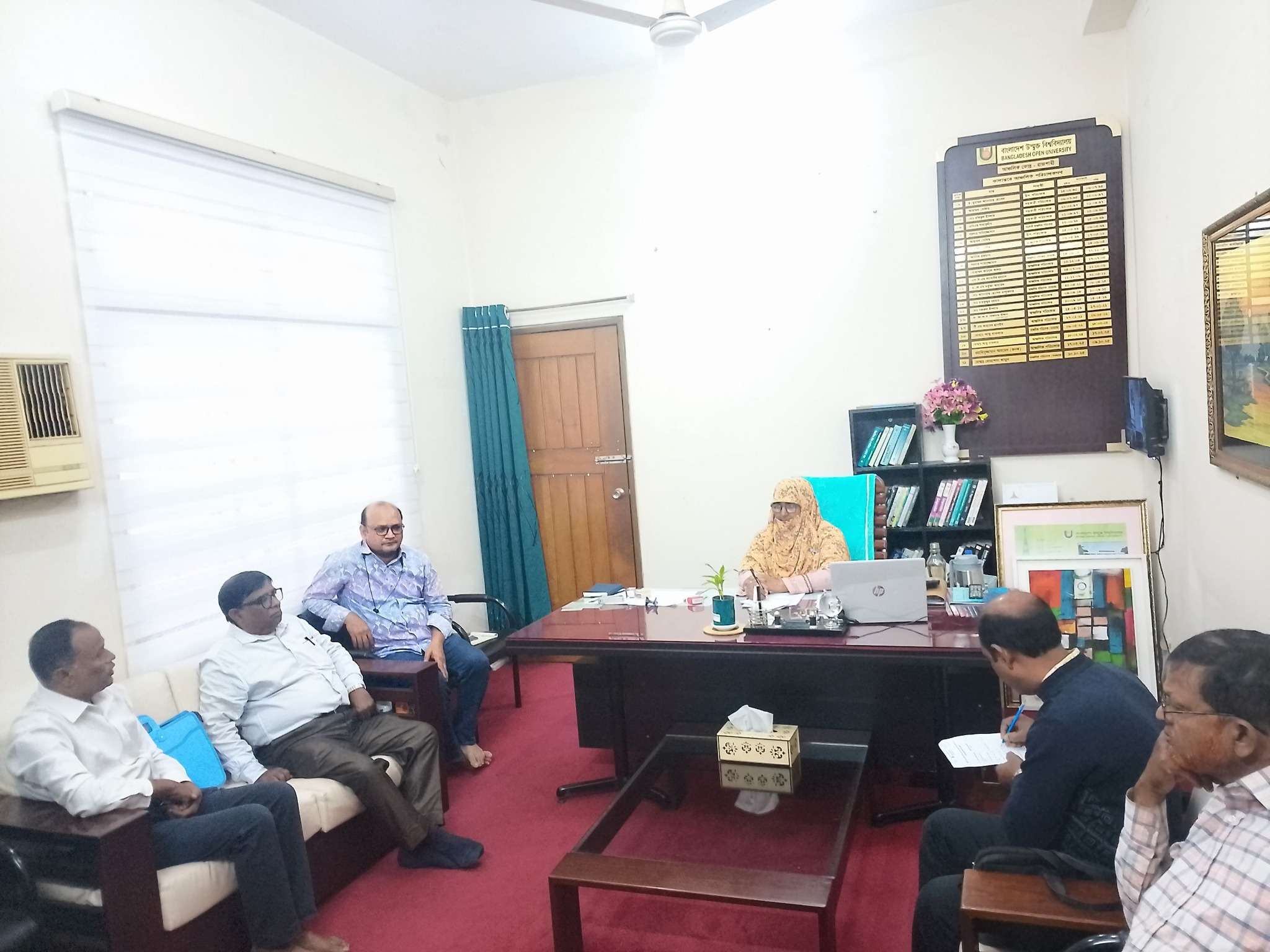 রাজশাহীতে বাউবির বিএ এবং বিএসএস প্রোগ্রাম সমন্বয়কারীদের সাথে কর্মকর্তাদের মতবিনিময় সভা
