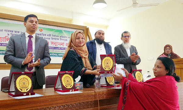 গুরুদাসপুরে পাঁচ জয়িতাকে সম্মাননা