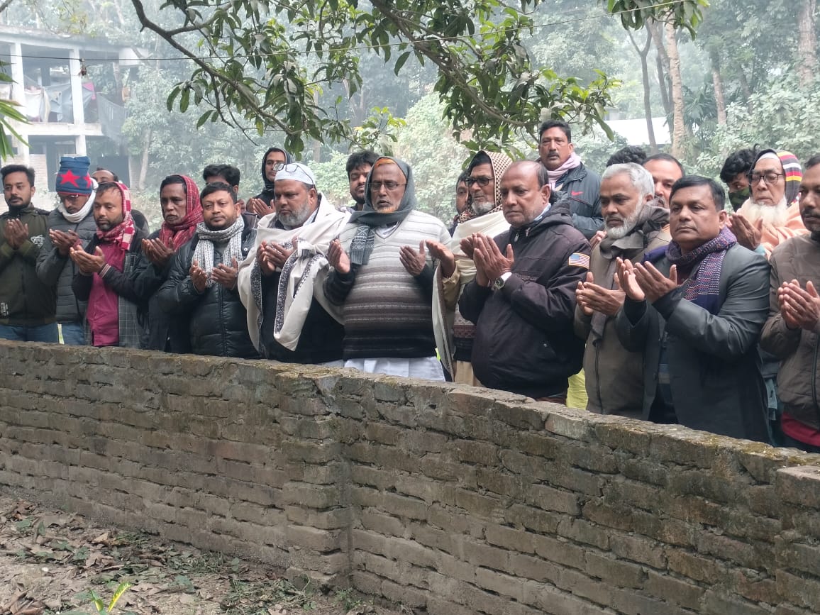 বানেশ্বরে সাবেক চেয়ারম্যানের কবর জিয়ারতে বিএনপি প্রার্থী নজরুল ইসলাম