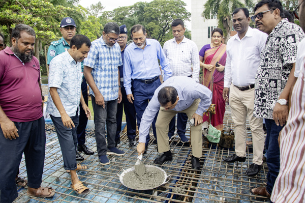 কেন্দ্রীয় উদ্যানে নির্মাণাধীন মসজিদের ছাদ ঢালাই কাজের উদ্বোধন