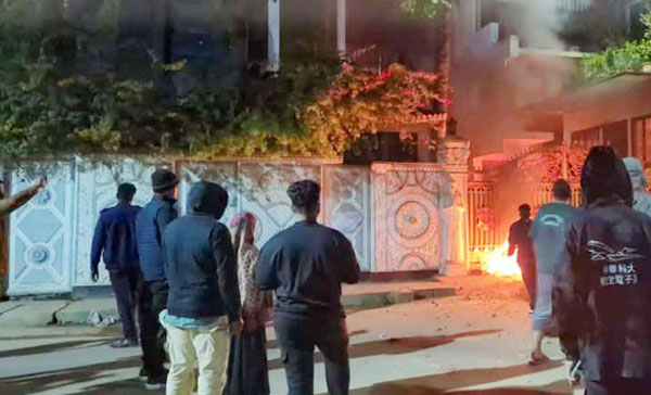 বান্দরবানে সাবেক মন্ত্রী বীর বাহাদুরের বাড়িতে অগ্নিসংযোগ
