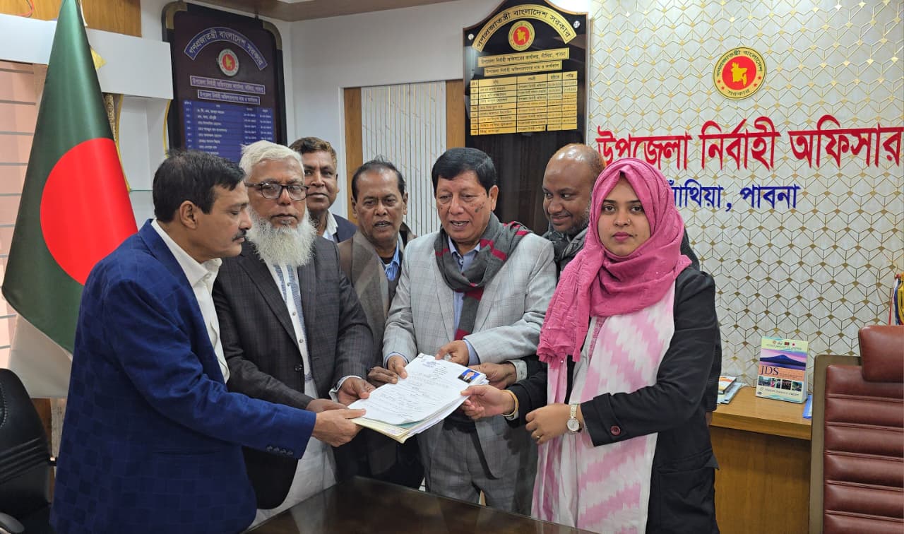 পাবনা-১ আসনে বিএনপি প্রার্থী ভিপি শামসুর রহমানের মনোনয়নপত্র জমা