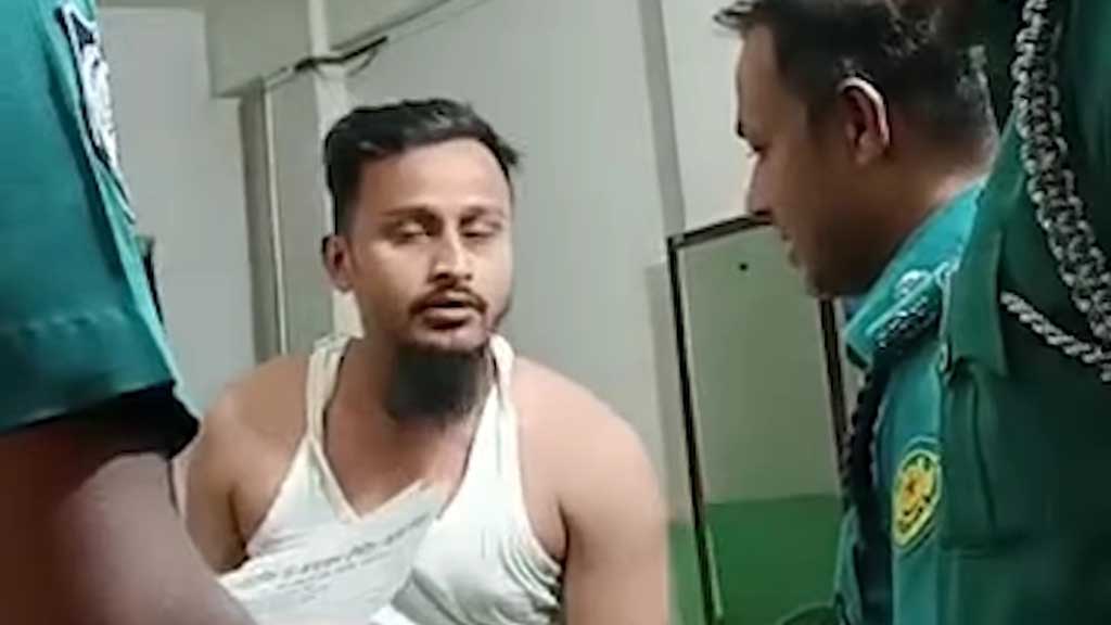 হোটেলে-মেসে আওয়ামী লীগ কর্মীদের খোঁজ, মোবাইল তল্লাশি, গ্রেপ্তার ৪৪
