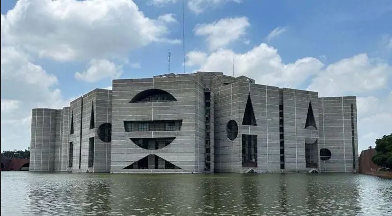 নিজ দল ছেড়ে এমপি হওয়ার মরিয়া চেষ্টা কতটা নৈতিক?
