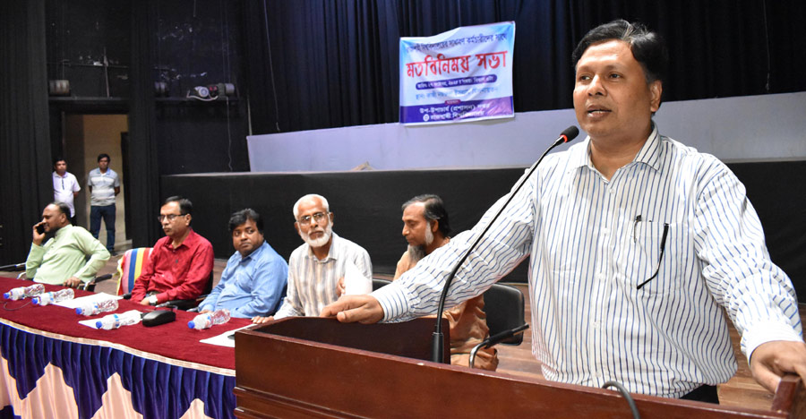 রাবি কর্মচারীদের সাথে পোষাক সরবরাহ কমিটির মতবিনিময়