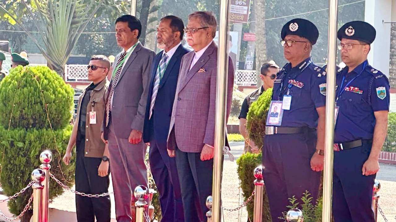 দুই দিনের সফরে পাবনায় পৌঁছেছেন রাষ্ট্রপতি