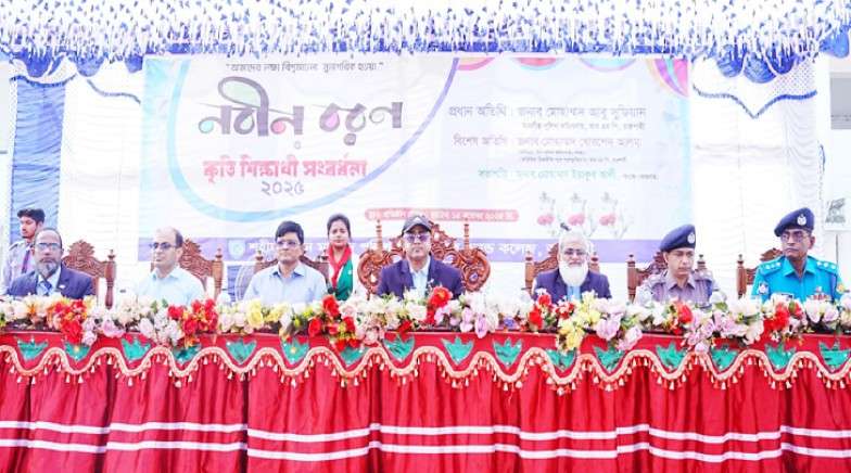 রাজশাহীর পুলিশ লাইন্স স্কুল অ্যান্ড কলেজে নবীনবরণ ও কৃতি শিক্ষার্থী সংবর্ধনা