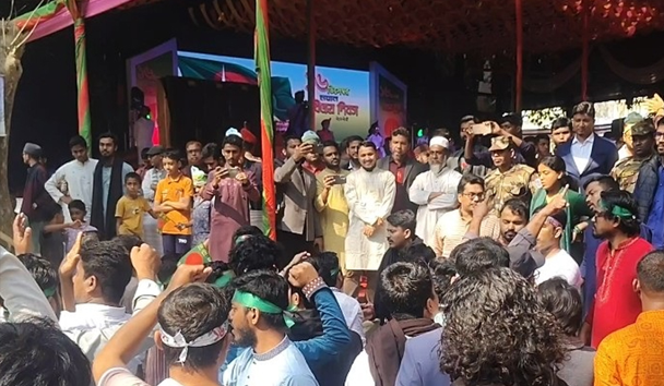 চবিতে বিজয় দিবসের অনুষ্ঠানে অধ্যাপক শামীম, ছাত্রদলের বর্জন
