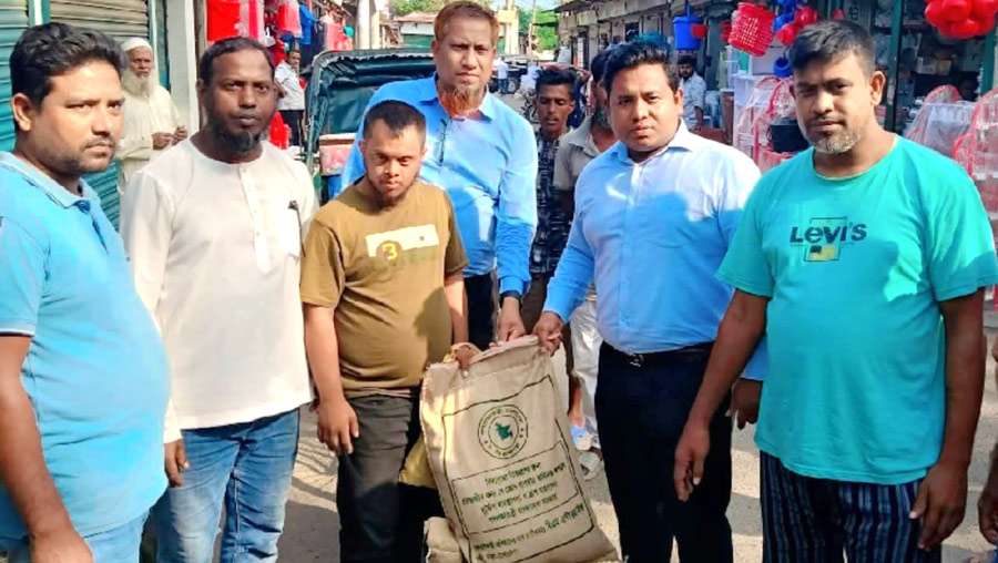 বাবা-মায়ের কবরে গিয়ে খাবার চাওয়া সাগরের দায়িত্ব নিলেন তারেক রহমান