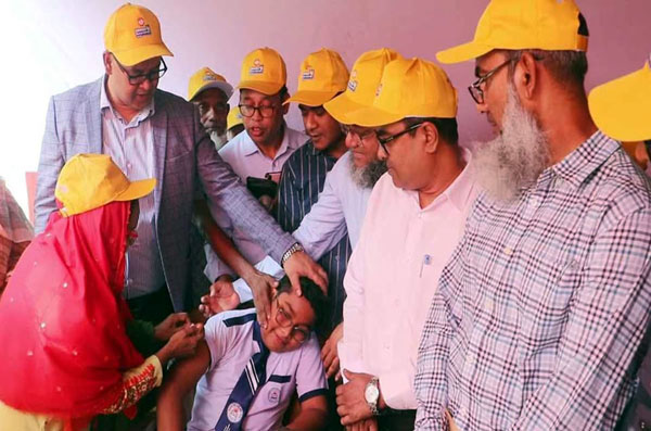 নওগাঁয় টাইফয়েড টিকাদান ক্যাম্পেইন শুরু