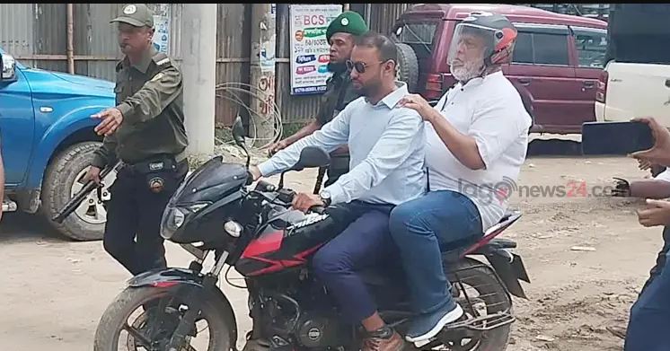 যানজটে আটকা উপদেষ্টা গেলেন মোটরসাইকেলে চড়ে