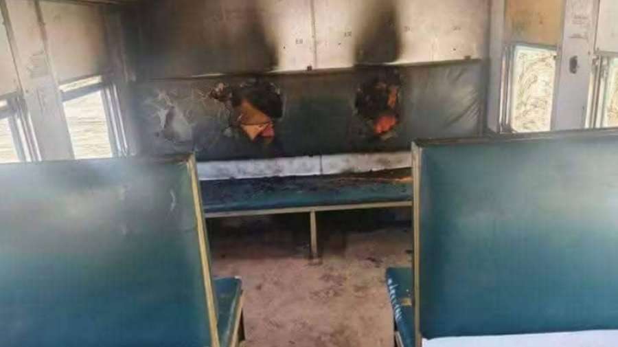 গানপাউডার দিয়ে ট্রেনের বগিতে আগুন