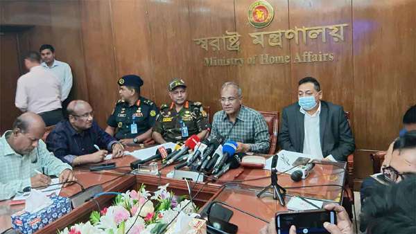 ১৩ নভম্বের ঘরিে শক্ত অবস্থানরে জন্য প্যাট্রোলংি বাড়ানো হয়ছেে : স্বরাষ্ট্র উপদষ্টো