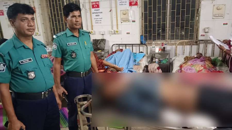 নগরীতে বাসায় ঢুকে বিচারকের ছেলে কুপিয়ে হত্যা, স্ত্রী আহত