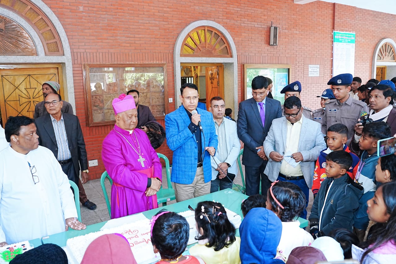 বড়দিন উপলক্ষ্যে নগরীর বিভিন্ন গির্জা পরিদর্শনে পুলিশ কমিশনার