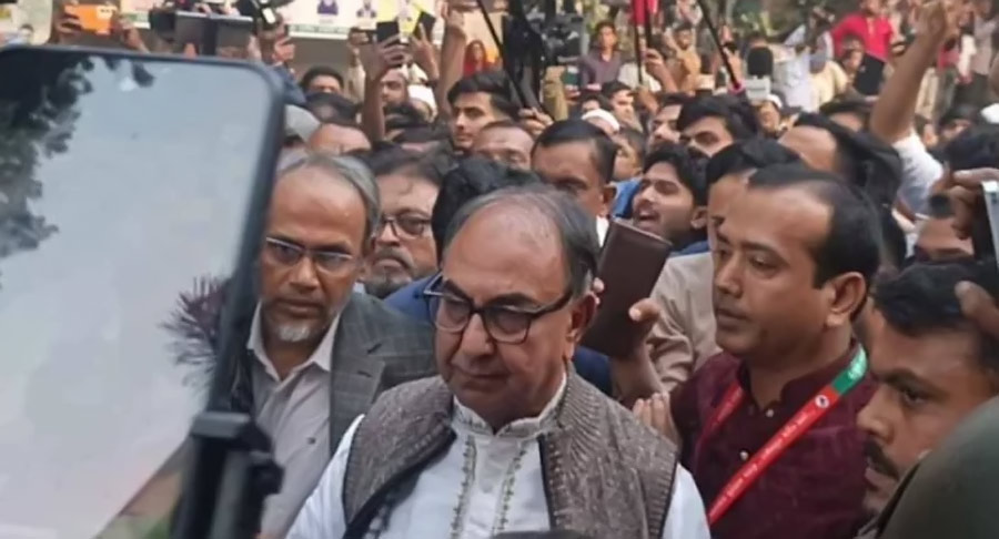 হাদিকে দেখতে এসে তোপের মুখে মির্জা আব্বাস