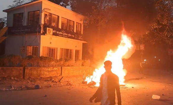 চাঁপাইনবাবগঞ্জে সড়ক দুর্ঘটনায় দুই তরুণের মৃত্যু
