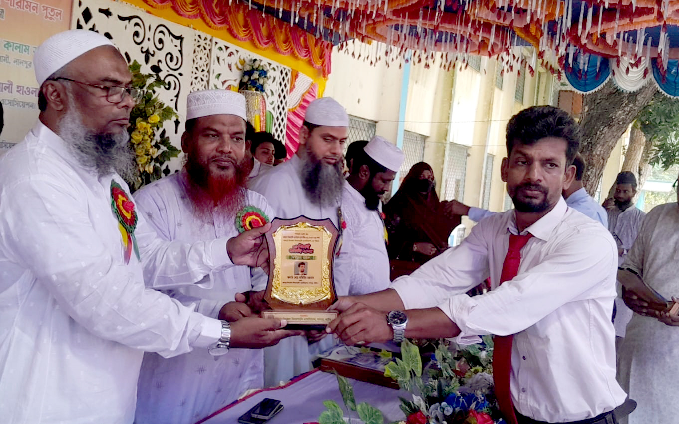 লালপুরে কৃতী শিক্ষার্থীদের সংবর্ধনা
