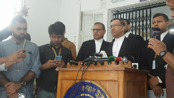 ১৫ সেনা কর্মকর্তাকে নিয়ে আসামিপক্ষের আইনজীবী ‘প্রসিকিউশন বলেছে গ্রেপ্তার, আমরা বলি আত্মসমর্পণ’