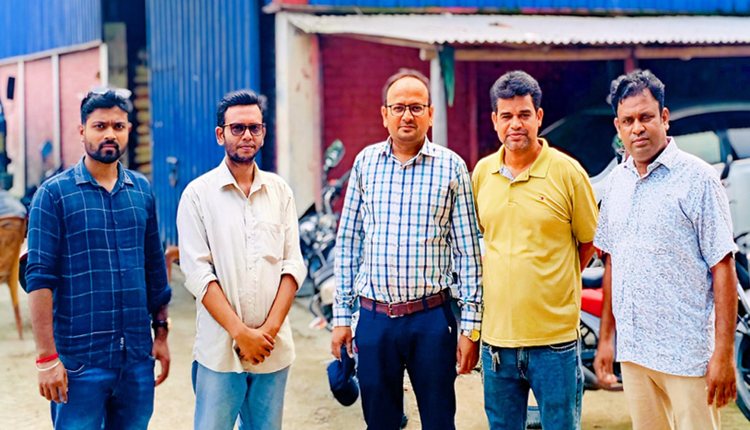 গুরুদাসপুরে ফিড কারখানা পরিদর্শনে মৎস্য কর্মকর্তা