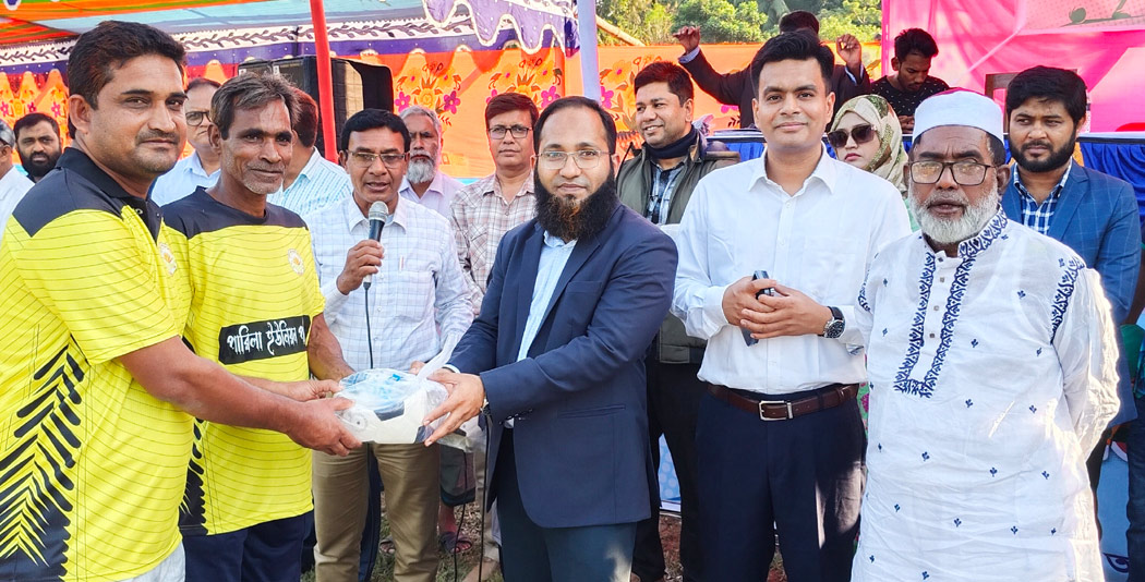 তারুণ্যের উৎসব উপলক্ষে পবায় ইউএনও কাপ ফুটবল টুর্নামেন্টের উদ্বোধন