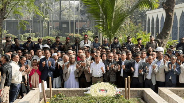 ওসমান হাদির কবর জিয়ারত করলেন তারেক রহমান