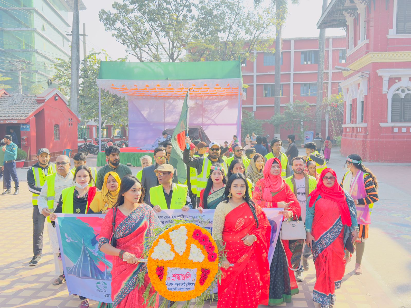 রাজশাহীতে বিজয় দিবস উদযাপন করেছে নিরাপদ সড়ক চাই