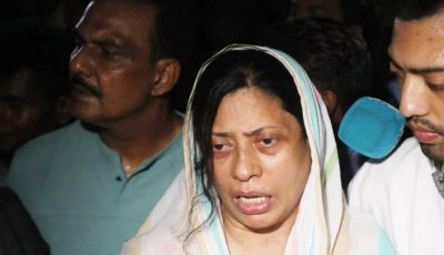না তোলার অনুরোধ জানিয়ে কারিনার মা বললেন, ‘এগুলো ধর্মের পরিপন্থি’