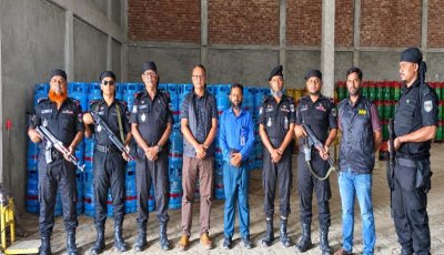 অতিরিক্ত দামে গ্যাস সিলিন্ডার বিক্রি, দুই প্রতিষ্ঠানকে জরিমানা
