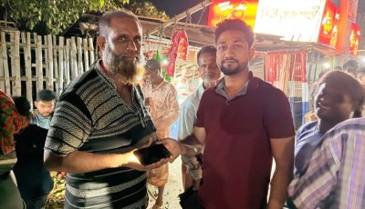 নগরীতে হারানো মোবাইল ফোন উদ্ধার করে প্রকৃত মালিকের কাছে হস্তান্তর করলেন কনস্টেবল