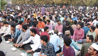 রাকসু’র উদ্যোগে প্রায় ১৮ হাজার শিক্ষার্থীর অংশগ্রহণে গণইফতার