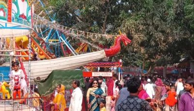 বাঘায় প্রথমদিন থেকেই ঐতিহাসিক ইদমেলা জমে উঠেছে