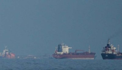 হরমুজে আরও ২০ যুদ্ধজাহাজ পাঠাল যুক্তরাষ্ট্র