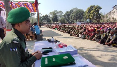 নওগাঁয় আনসার-ভিডিপির হাজিরা প্যারেড অনুষ্ঠিত