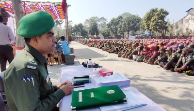 নওগাঁয় আনসার-ভিডিপির হাজিরা প্যারেড অনুষ্ঠিত