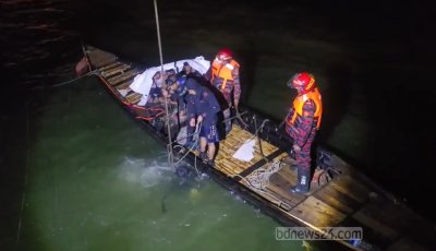 চোখের সামনে স্ত্রী-সন্তানসহ বাসটি পদ্মায় ডুবতে দেখেন নুরুজ্জামান