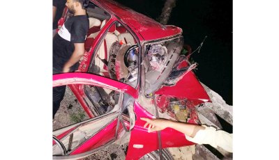 পত্নীতলায় প্রাইভেটকার নিয়ন্ত্রণ হারিয়ে দুই ব্যবসায়ী নিহত