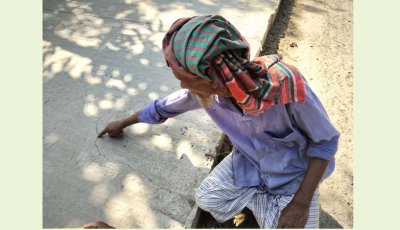 ১৪ কোটি টাকার পবা-তানোর সড়কে ঢালাইয়ের পরই ফাটল, মান নিয়ে প্রশ্ন