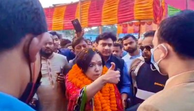 নির্বাহী হাকিমকে বৃদ্ধাঙ্গুলি দেখানোয় রুমিন ফারহানাকে তলব