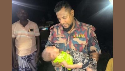 পদ্মায় নৌকাডুবি: বিএসএফের উদ্ধার অভিযানে বেঁচে গেল ২০ দিনের তানিশা!
