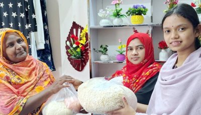 রমজানে ভাগাভাগির আনন্দ, অসহায়দের পাশে ফুলবাড়ী যুব উদ্যোক্তা পরিবার