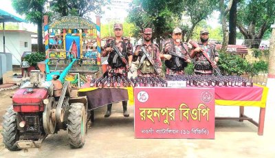 গোমস্তাপুরে ভারতীয় নেশাজাতীয় দ্রব্য ও ট্রলি আটক