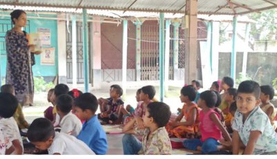 দুই বছর ধরে মন্দিরের বারান্দায় চলছে বিদ্যালয়ের পাঠদান