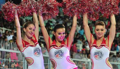 মাঠে বিনোদন জোগানোই পেশা, বেতন ছাড়াও মেলে বিশেষ সুবিধা!