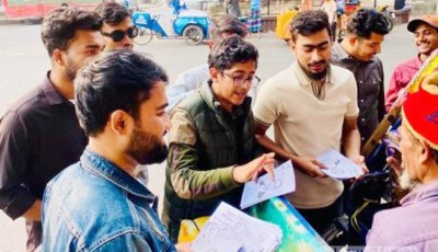 ভোটের প্রচারে ঢাবির ছাত্রনেতারা, চলছে নিজেদের রাজনীতিও