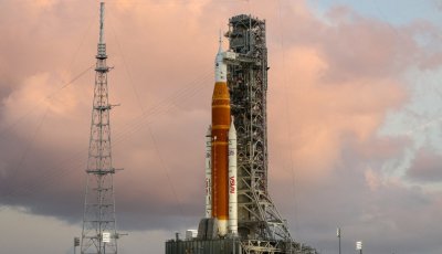 ৫৩ বছর পর ঐতিহাসিক চন্দ্রাভিযানে ৪ নভোচারী