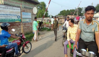 রাণীনগরের পথে ট্রাফিক পুলিশের ভূমিকায় আনসার-ভিডিপির সদস্যরা