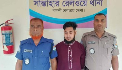 সান্তাহারে নারীকে অনলাইনে হয়রানি ও শিশুকে যৌন নিপীড়নের মামলায় যুবক গ্রেপ্তার